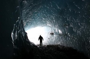 Maravilhas do sistema Solar - Caverna de gelo na Islândia
