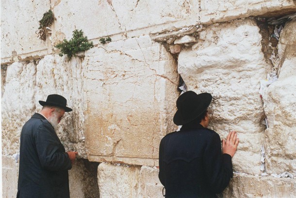O Muro das Lamentações é considerado o lugar mais sagrado da Terra Santa pelos judeus