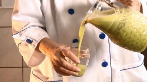 Receita de suco verde utiliza laranja e couve como principais ingredientes. Foto: Sérgio Tuninho