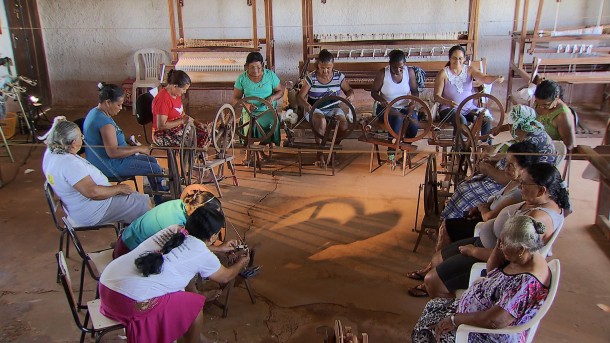 Paratodos mostra a cantiga das fiandeiras da área rural do município de Arinos em Minas Gerais