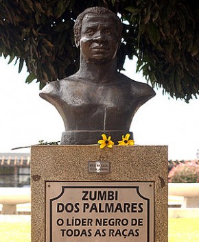 Busto de Zumbi dos Palmares, um dos símbolos da liberdade negra, em frente ao Setor de Diversões Sul, em Brasília.