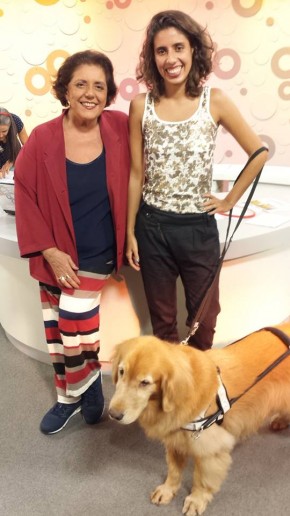 Leda Nagle, a educadora cultural Camila Araújo Alves e a cão guia Puka
