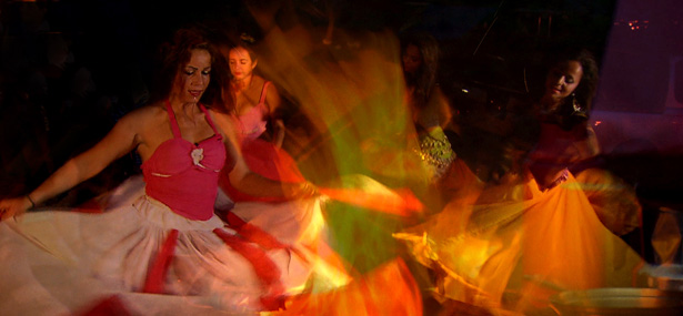 Dança em volta da fogueira em Santa Maria, no Distrito Federal.