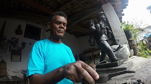 Sr. Ulisses, escultor considerado o cronista do Vale do Jequitinhonha