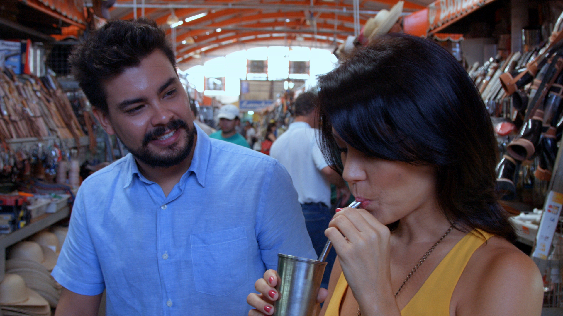 Leandro Marques e Geovanna Tominaga no Mercado Municipal de Campo Grande