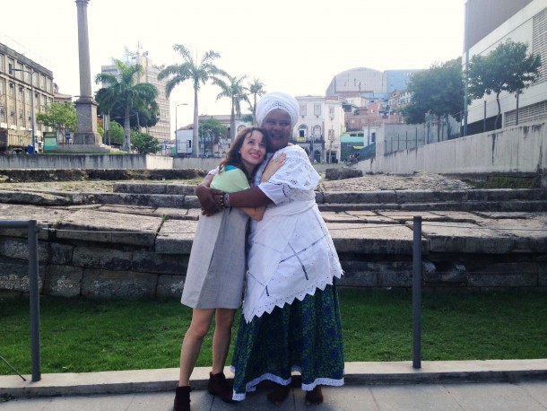 Liliane Reis no Cais do Valongo com a Celina Rodrigues,  fundadora do Centro Cultural Pequena África.