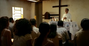 O missionário espanhol em celebração no Araguaia