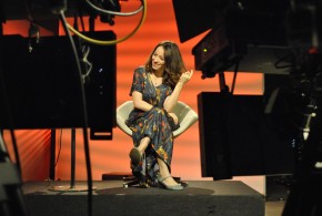A jornalista Liliane Reis comanda o programa Estúdio Móvel da TV Brasil