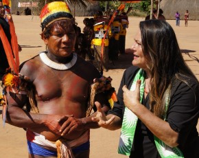 Paula Saldanha investiga Kuarup, cerimônia indígena de grande importância no país