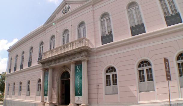 O Palacete Senador Alencar, sede do Museu do Ceará