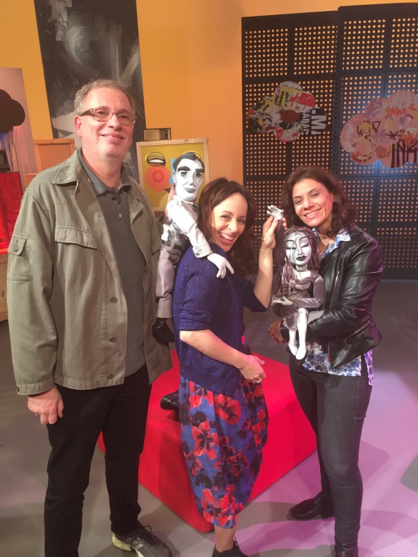 No Estúdio Móvel: Miguel Vellinho e Liliane Xavier com os bonecos do espetáculo Noir