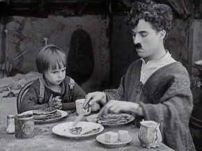 O clássico "O Garoto", protagonizado pelo ator e diretor Charles Chaplin, está na programação especial da TV Brasil