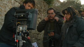 Diretor Vicente Ferraz (ao centro) nos bastidores do filme "A Estrada 47"
