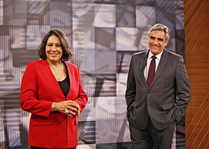 Tereza Cruvinel e Paulo Markun no cenário do programa