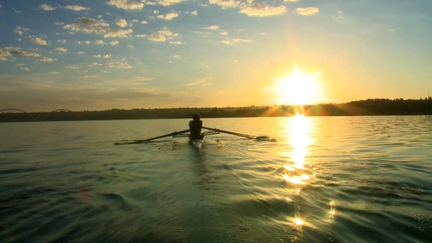 O Lago Paranoá é um belo palco onde atletas praticam diversas atividades esportivas