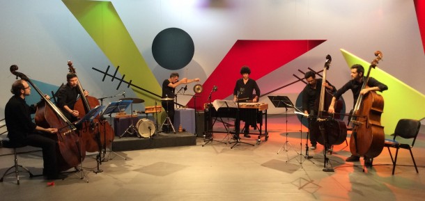 Os integrantes do grupo Fábrica Orquestra na estreia da nova temporada do Partituras