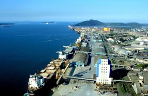 Porto de Paranaguá, o maior porto exportador de grãos do Brasil