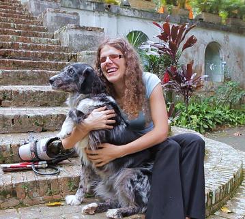 Kamila Koncová com seu cão-guia.