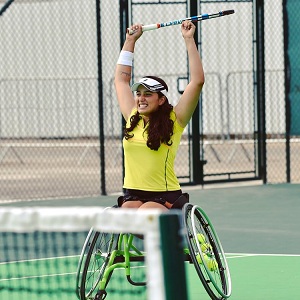 Programa Especial acompanha um dia de treino da tenista paralímpica Natalia Mayara.