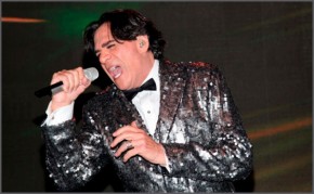 Aos 58 anos, Reinaldo Kherlakian resolveu virar cantor profissional