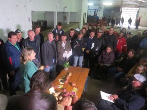 Reunião aborda as culturas da batata-doce e mandioca em Cero Largo-RS. Foto:  Francisco Lima