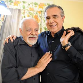 O abraço fraterno de Roberto D'Avila em Sérgio Ricardo