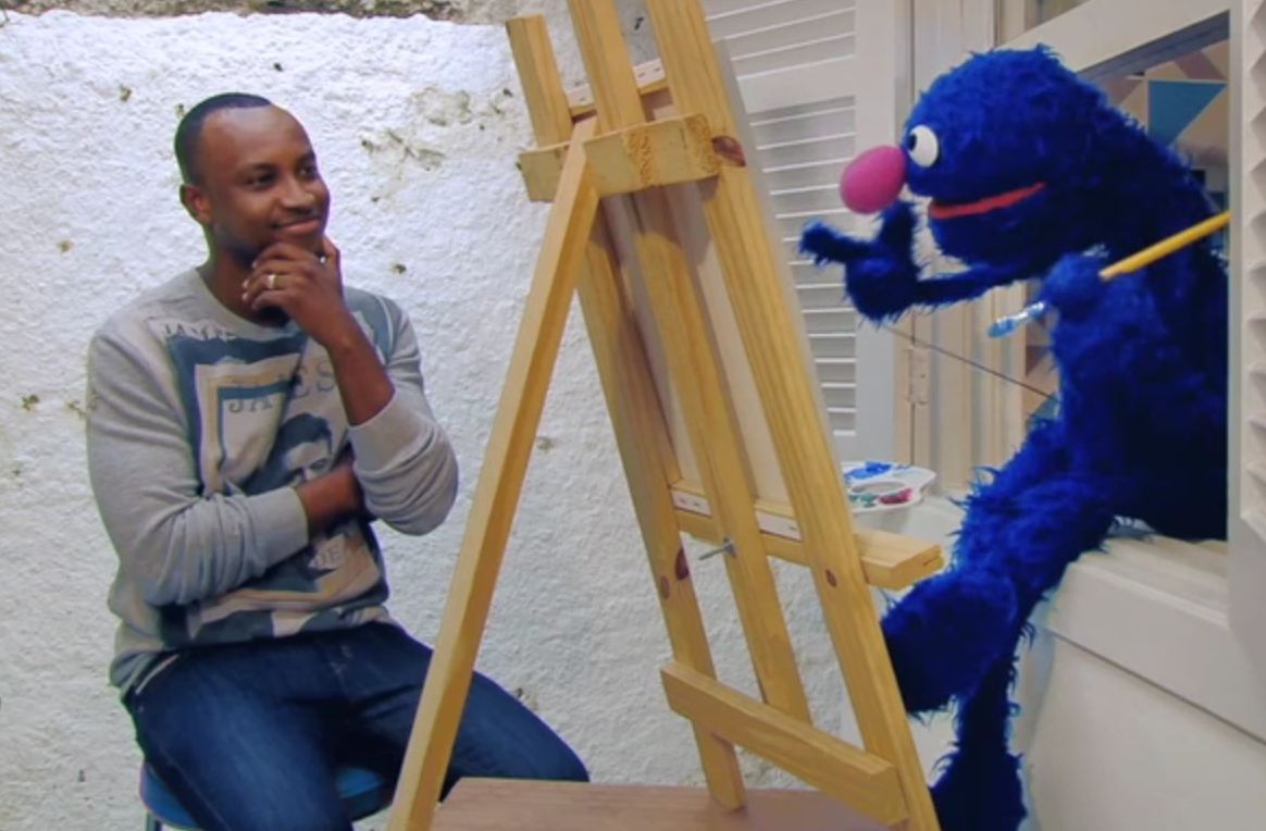 Thiaguinho posa para Grover desenhá-lo