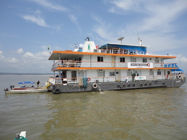 Sábados Azuis: O barco "Abaré" do projeto Saúde e Alegria