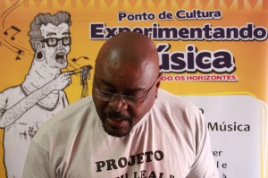 Paratodos: O baterista e arte-educador Pitu leal