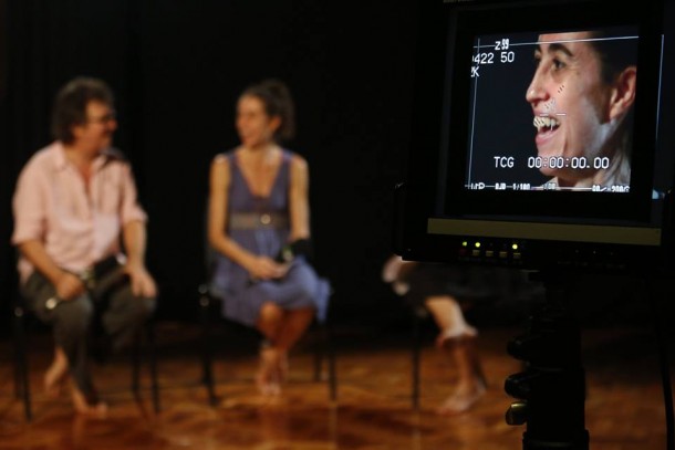 Durante a gravação com o diretor Venício Fonseca e a atriz Erika Rettl. (foto:divulgação/ gurpo Moitará)