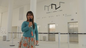 Fernanda Honorato visita o MAR, um museu pensado para ser acessível
