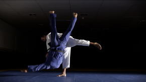 O judoca Rogério Sampaio em ação