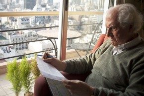 O cineasta argentino Fernando Solanas dirige o documentário “Memoria del saqueo”