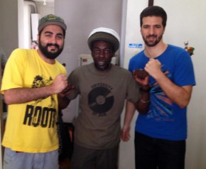 DJ MPC, DJ Aba Shanti-I e Maurício Pacheco, um dos apresentadores do Segue o Som