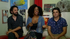Fernanda (C) conversou com os realizadores Atílio Alencar (E) e Daniel Lucas (D)