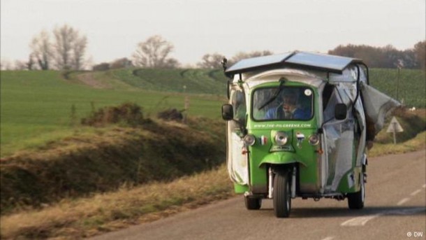 O tuk-tuk elétrico usado pelo trio para ir de  Bangcoc a Toulouse