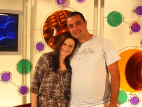 Maria Luisa no estúdio com Cavi Borges