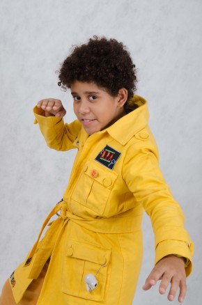 Capim encontra no prédio pilhas. Velhas...