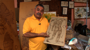 O artesão Haroldo Ayres transforma lixo em obras de arte    