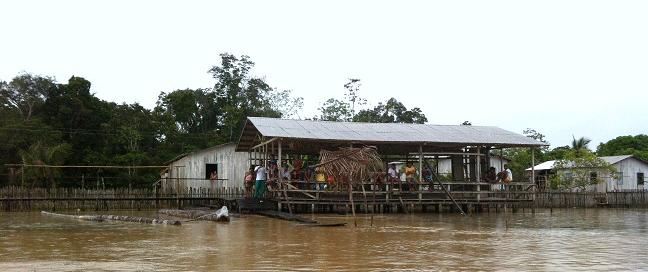 Condições precárias de vida às margens do Rio Gregório, na Amazônia