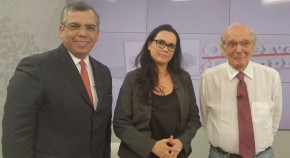 Professor Marcus Vinicius de Freitas e jornalista Adriana Carranca com apresentador Alberto Dines. Crédito: Giovana Tiziani
