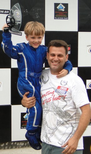 Pedro Capparelli com o pai, o piloto da Stock Car Claudio Capparelli