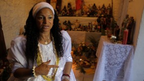 Mãe Suzana e seu altar sincrético