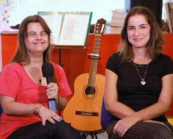 Fernanda Honorato e a fonoaudióloga Roberta Cunha