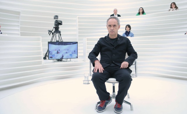 O chef catalão Ferran Adrià no centro do Roda Viva