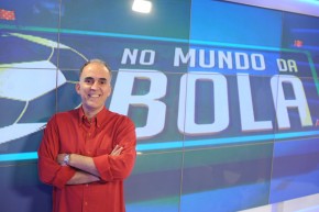 O jornalista Sergio du Bocage apresenta o programa No mundo da bola