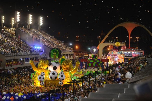 Série começa pela passarela do samba (foto Agência Brasil)